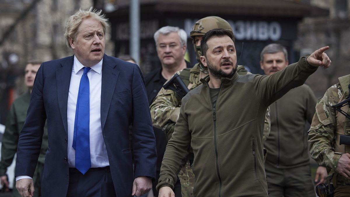 Johnson slíbil Ukrajině další vojenskou pomoc